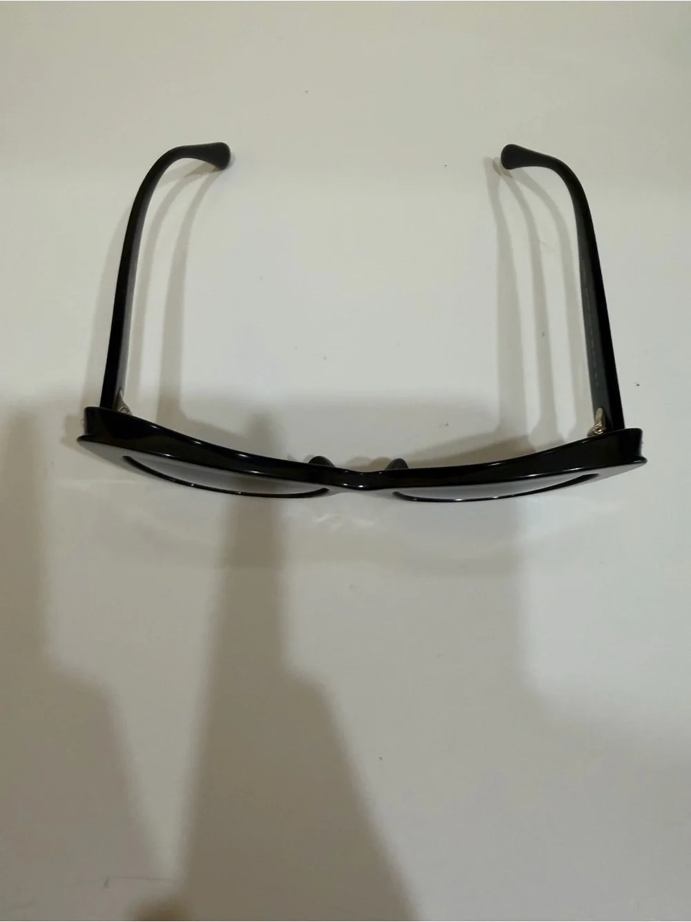 CHANEL Black Oversized Gradient Sunglasses with Quilted Case - Chic Logo Accent